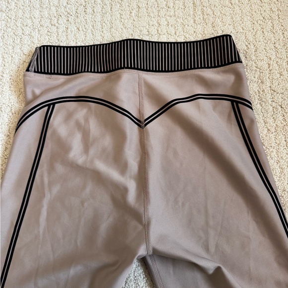 ALO Airlift High-Waist 7/8 Line Up Legging Taupe MEDIUM - Picture 5 of 9